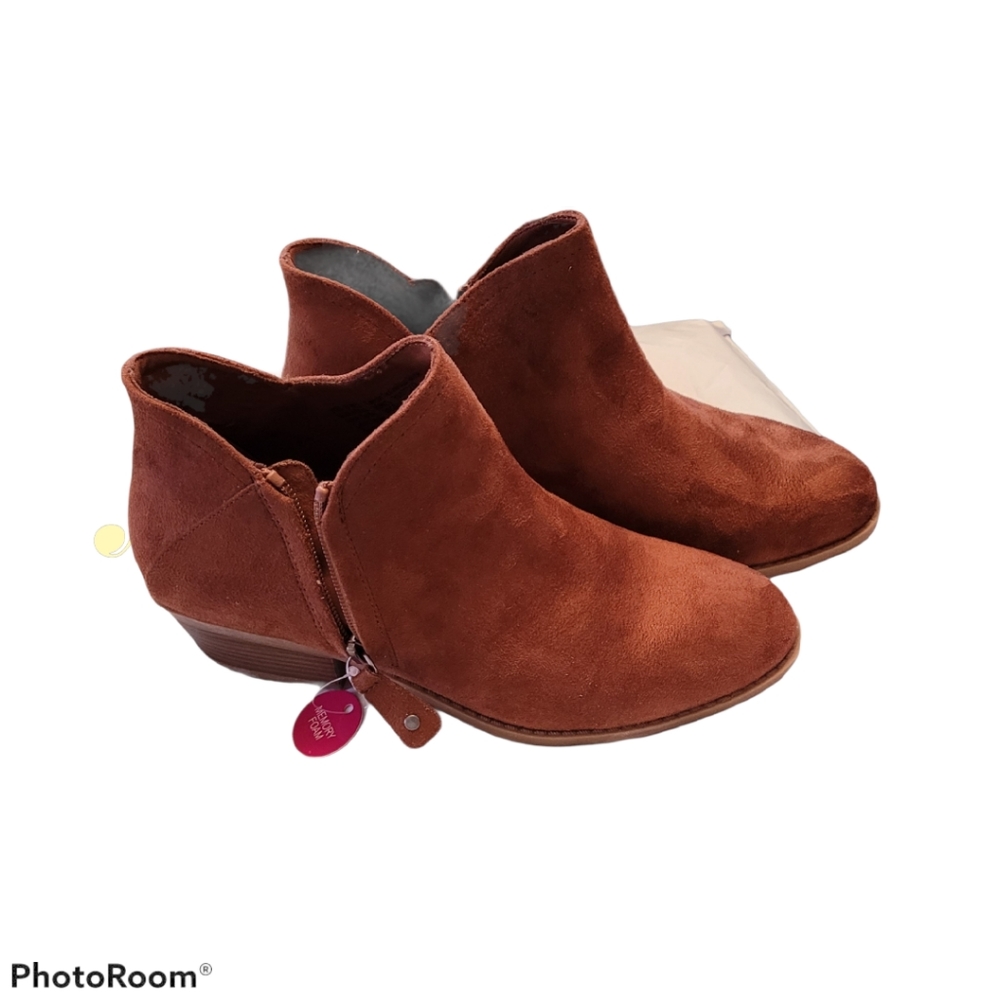 NWT NO Angelfish Faux Suede Ankle Boot